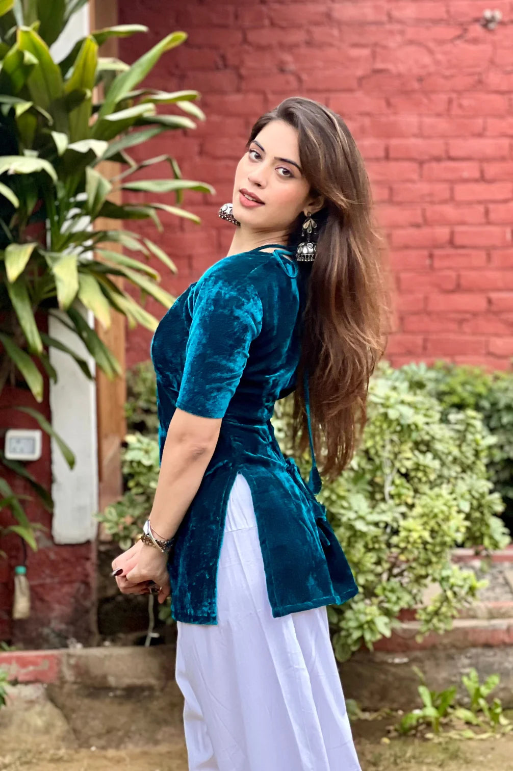 Velvet Aaliyah Kurta Set With Farsi Salwar