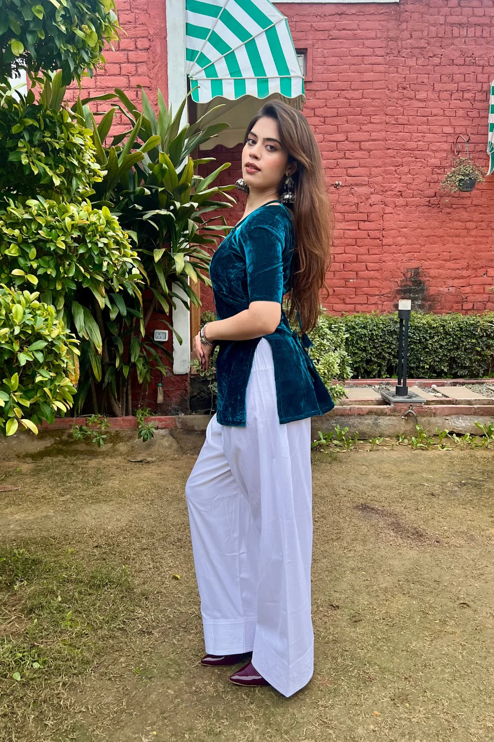 Velvet Aaliyah Kurta Set With Farsi Salwar
