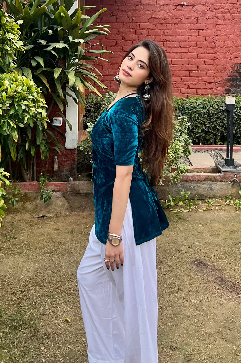 Velvet Aaliyah Kurta Set With Farsi Salwar