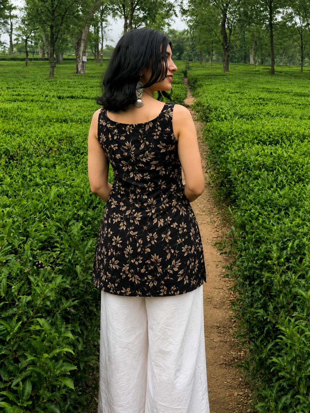 Black Leaf Print Sleeveless Kurti